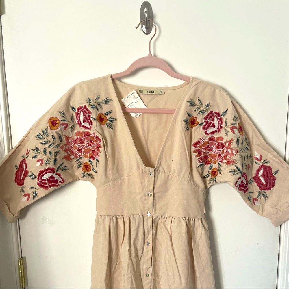 NWT CBRL Floral Embroidered Button  Down Dress Size Small